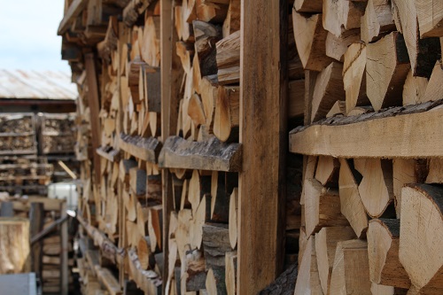 Bukové a dubové palivové dřevo | Krby Kamna Turyna