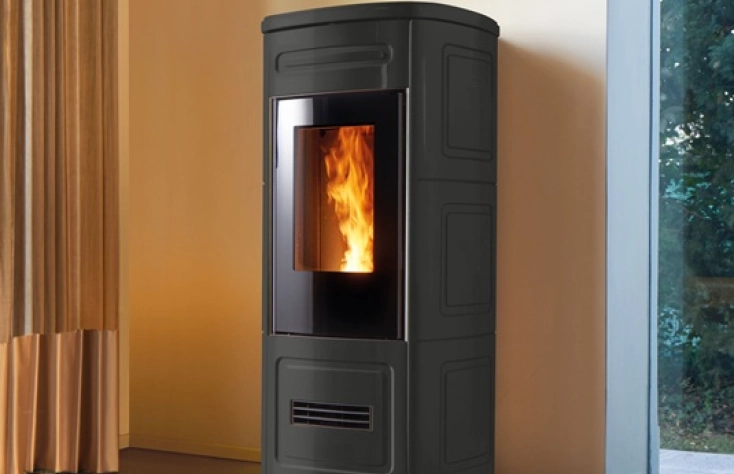 Piazzetta P220 C s keramickou základnou - krbová kamna