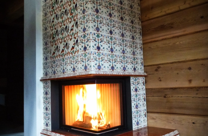 Krb s ručně malovanými kachly